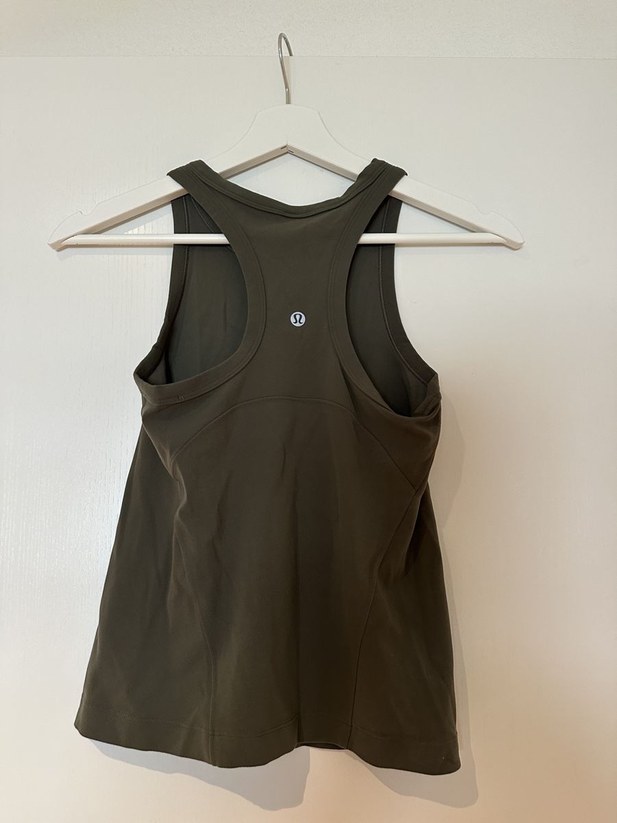Lululemon Tops: Lululemon Sporttop – Neuf (Voir description) à Wolfhausen par sellingmycloset