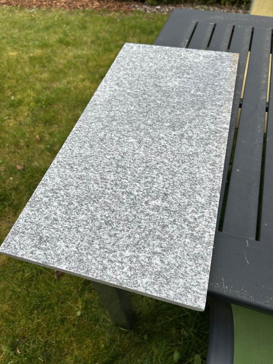 Rivestimenti per pavimenti: Granitplatten geschliffen – Nuovo (secondo la descrizione) da Gontenschwil venduto da Farigo 1