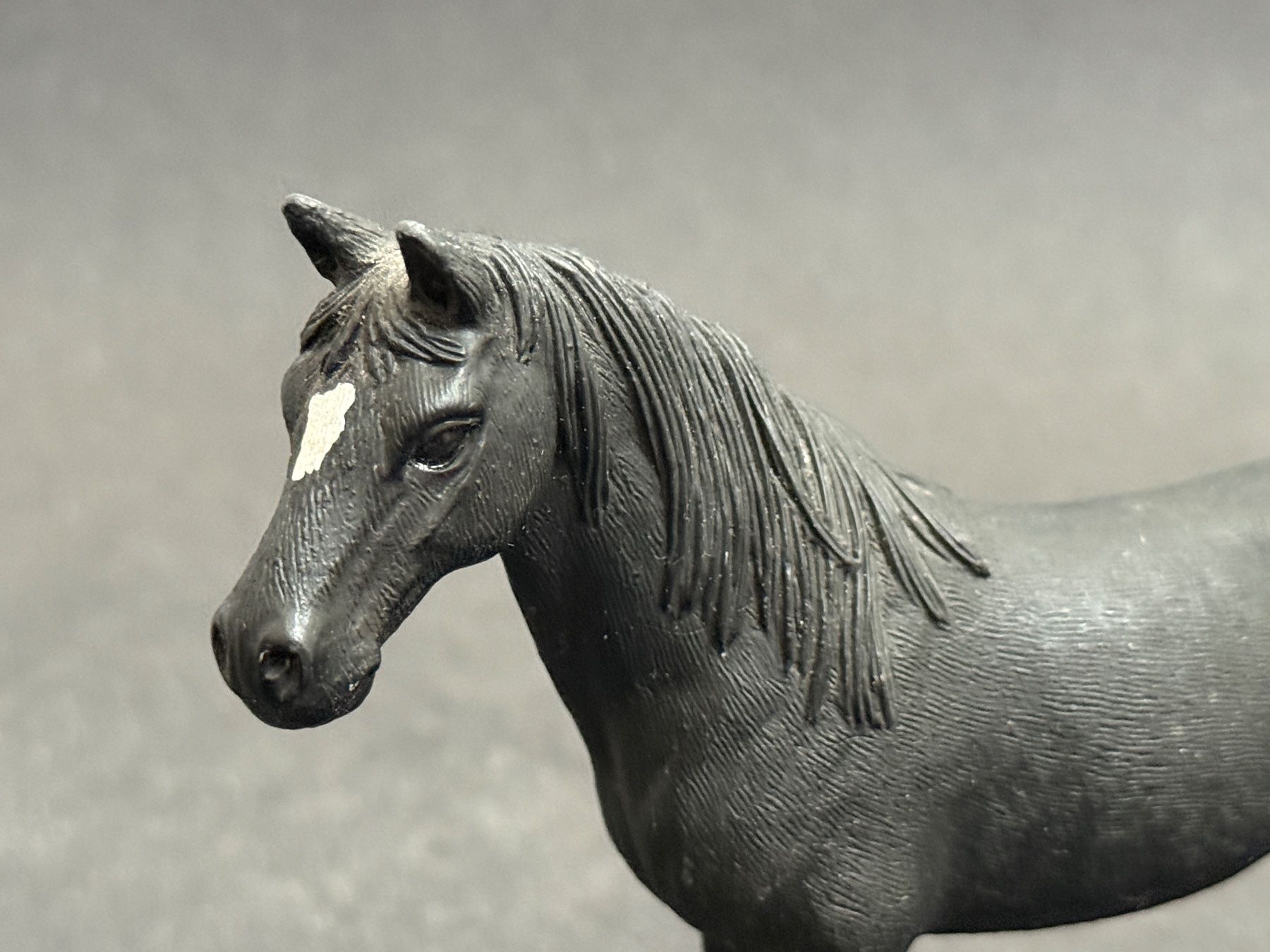 Schleich Statuette: Schleich 13832 Tennessee Walker Wallach Pferd – Usato da Ennetbaden venduto da mapa05 2