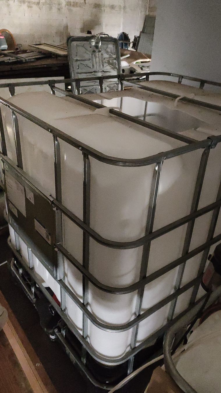 Tränken & Tröge: IBC Container 1000L Wassertank Regenwassertank – Gebraucht aus Adliswil von noemi.vr