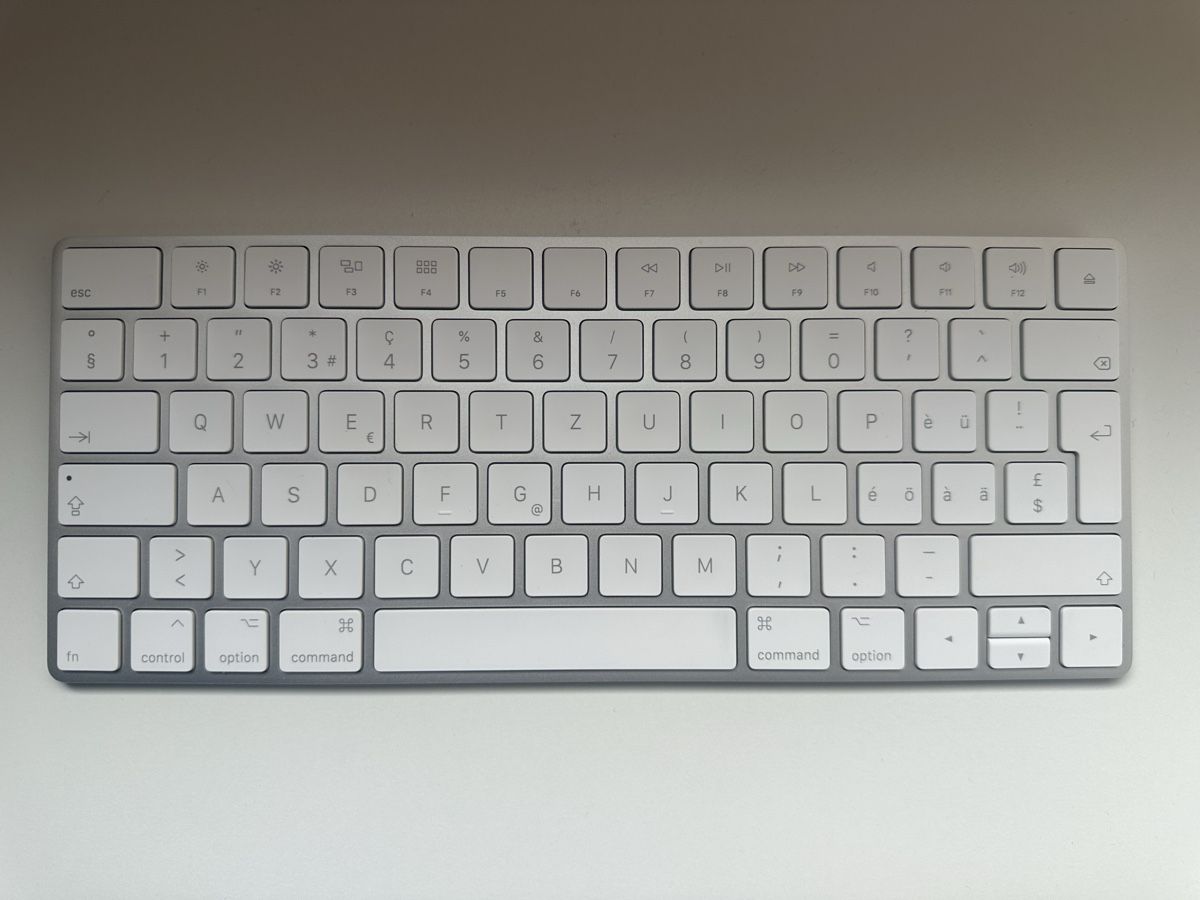 Apple Tastaturen: Clavier Apple Magic Keyboard QWERTZ état impeccable – Neu (gemäss Beschreibung) aus Courroux von Lucie-lune88