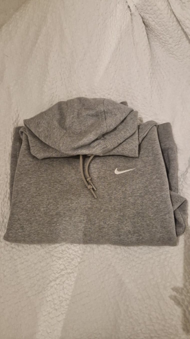 Nike Maglioni & Felpe: Nike Kapuzenpullover grau – Usato da Niederlenz venduto da Me.M