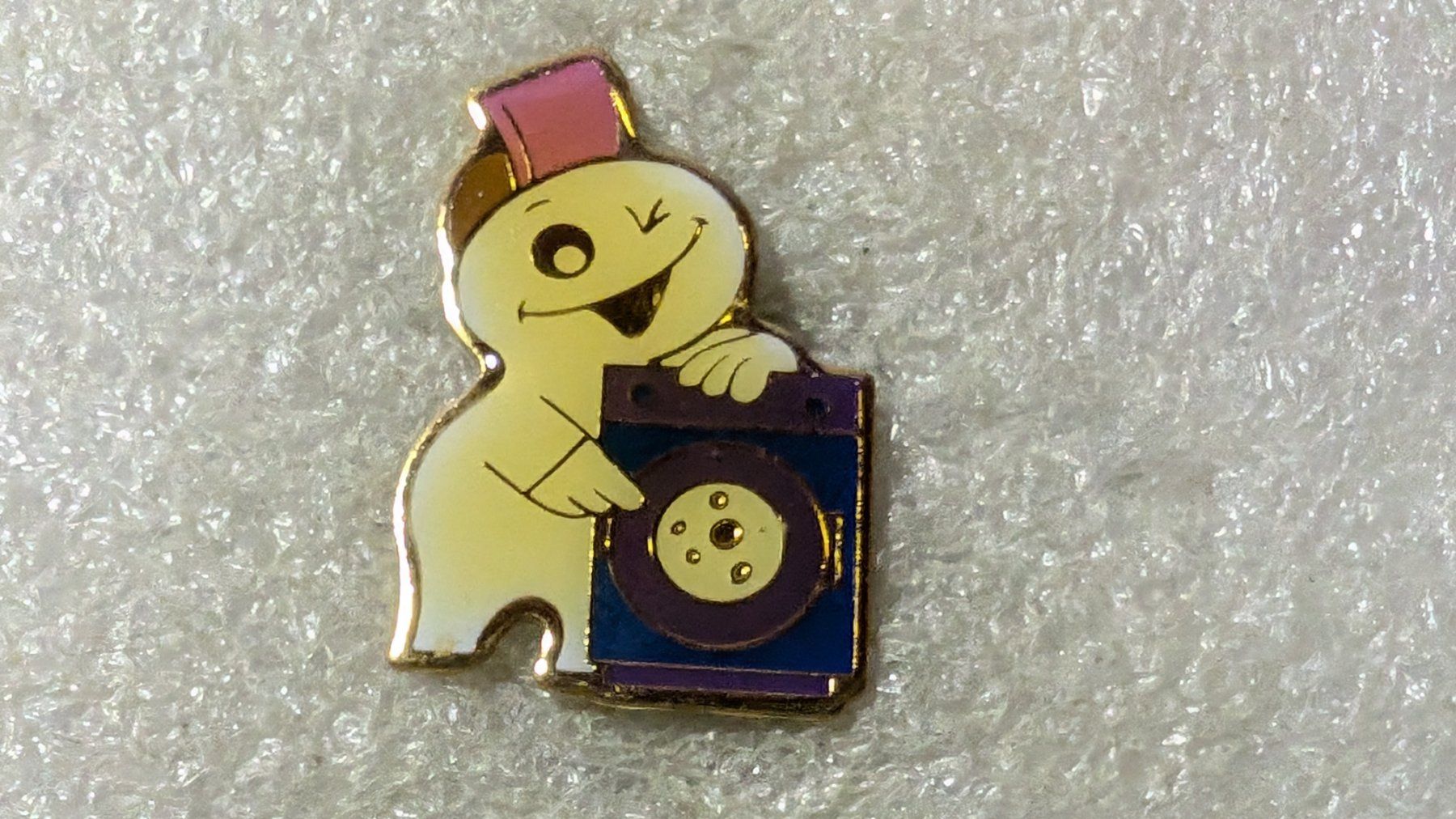 Plaketten & Abzeichen: Ansteckpin 167: Maga Bio – Gebraucht aus Oppligen von Pin-Fall-Shop