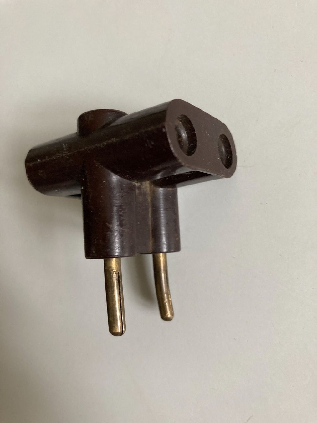 Spine: Alter, zweipoliger, Doppel-Stecker – Usato da Zürich venduto da Chaeffeler 1
