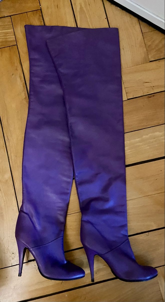 Damenschuhe: Overknee Stiefel lila – Gebraucht aus Zürich von Unique2400