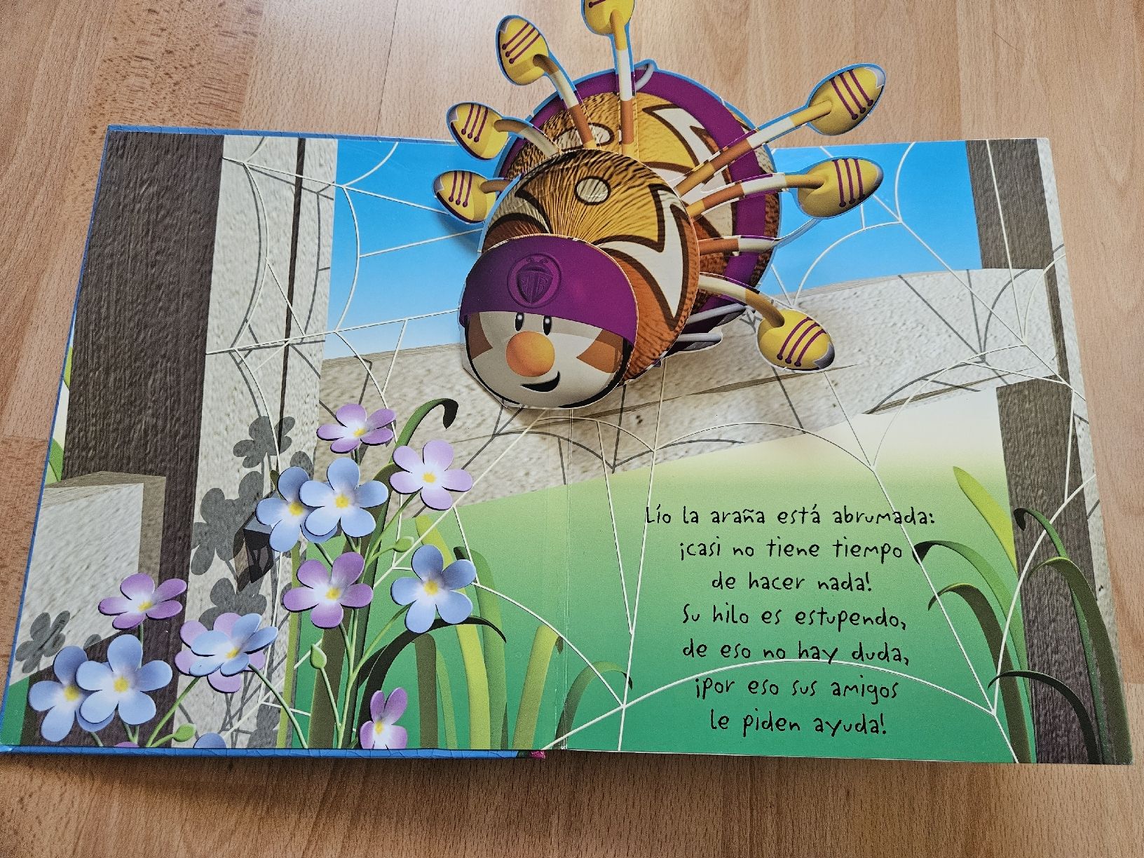 Libri: Spanisch Kinder-Pop-Up Buch "¡Lío, no para!" – Usato da Ebikon venduto da SecondChance_byM 1
