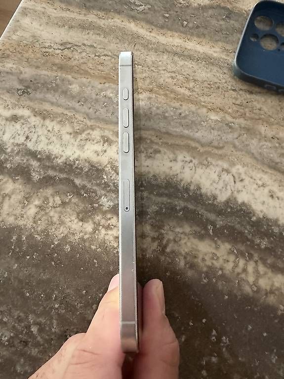 Portables: IPhone 16 Pro Max, 256 GB  – D'occasion à Lotzwil par le17vin12 3