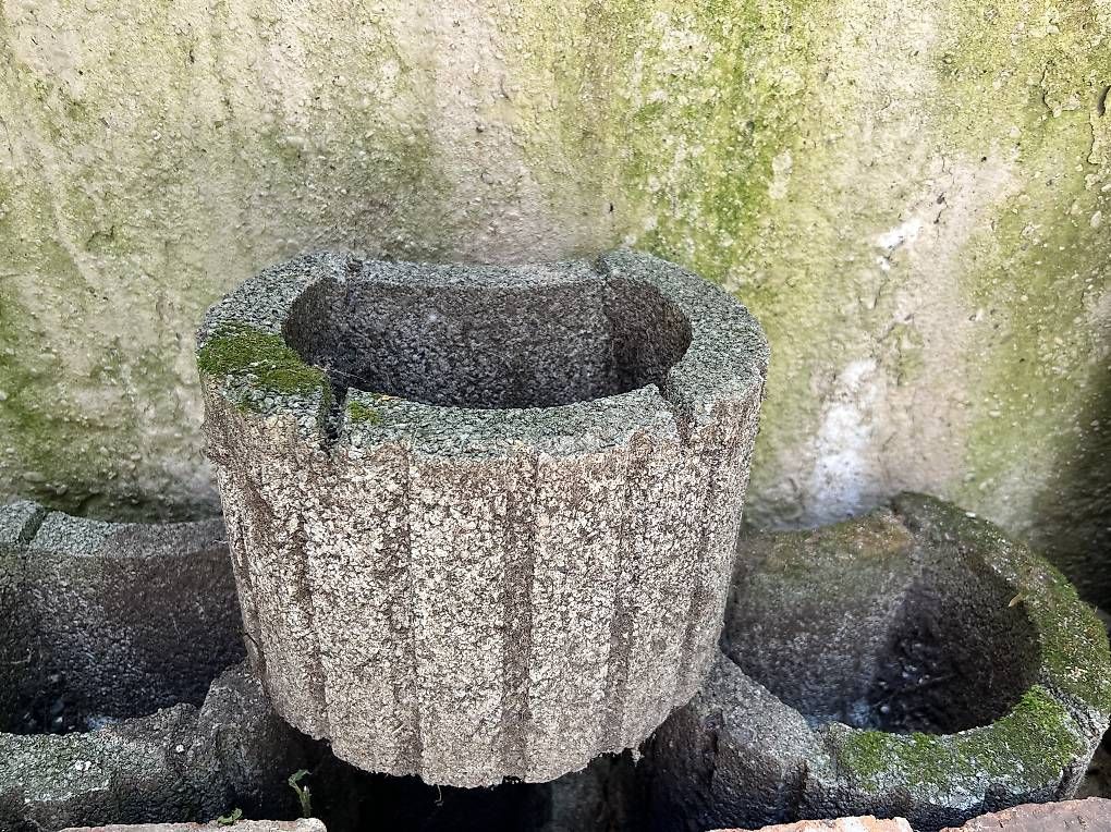 Pots de fleurs: Pflanzeringe + Granitblock  – D'occasion à Basel par doncapillo 2
