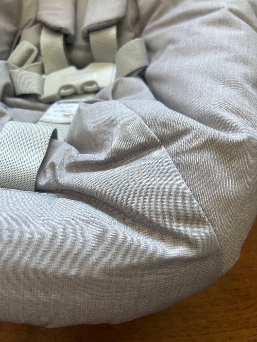 Stokke Chaises hautes: Newborn Set mit Spielzeughalter Light Grey – D'occasion à Jona par Sariksa 3