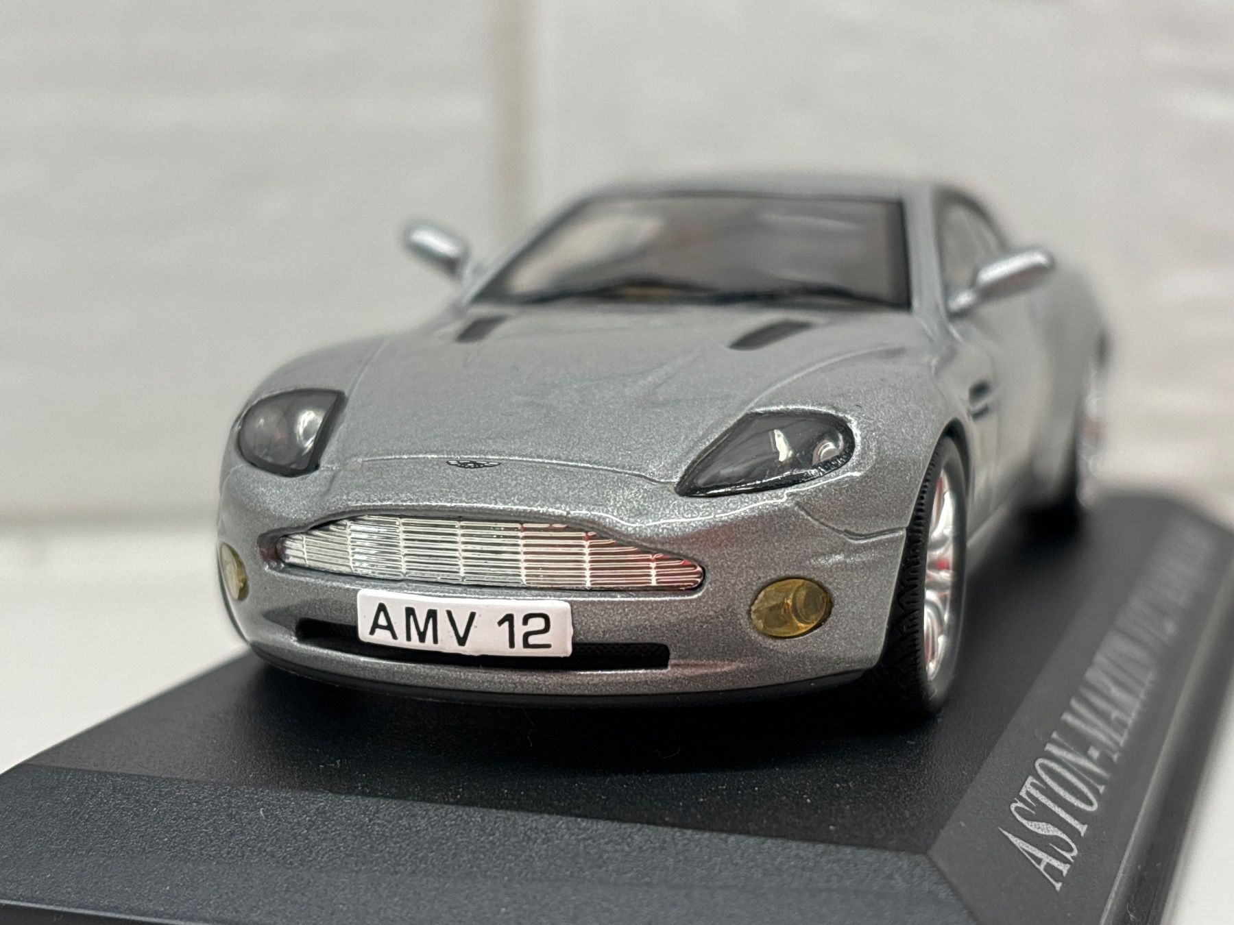 IXO Modellautos: Ixo Aston Martin v12 Vanquish 1/43 – Gebraucht aus Gollion von Hampton 2