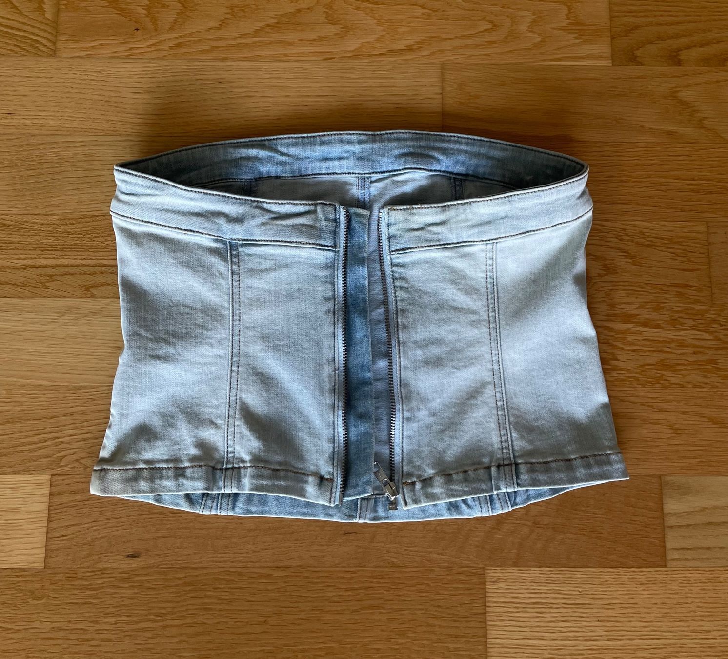 Tops: Jeans-Top AKIRA aus Miami – Gebraucht aus Richterswil von IrynaL 1