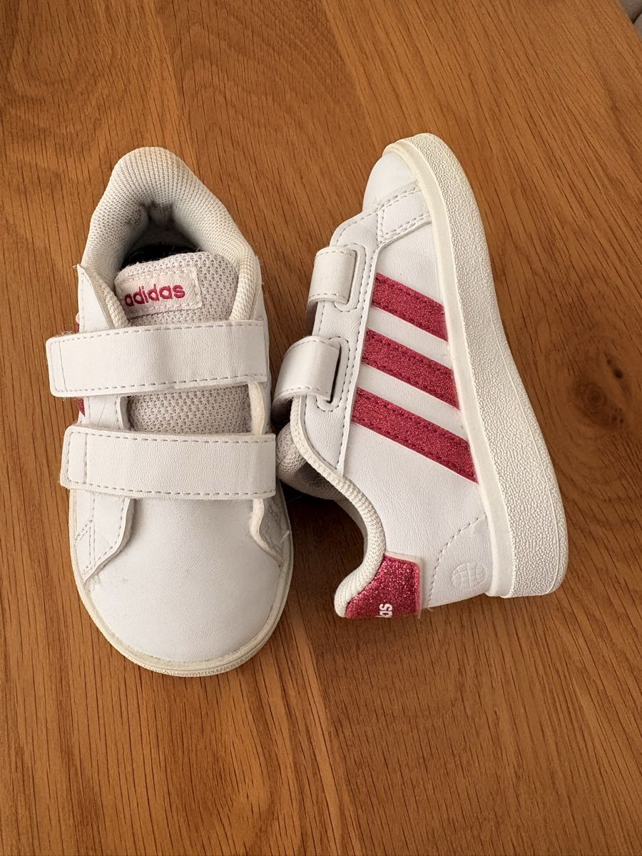 Adidas Chaussures garçon: Scarpe Adidas – D'occasion à S. Antonino par FedeKikka88