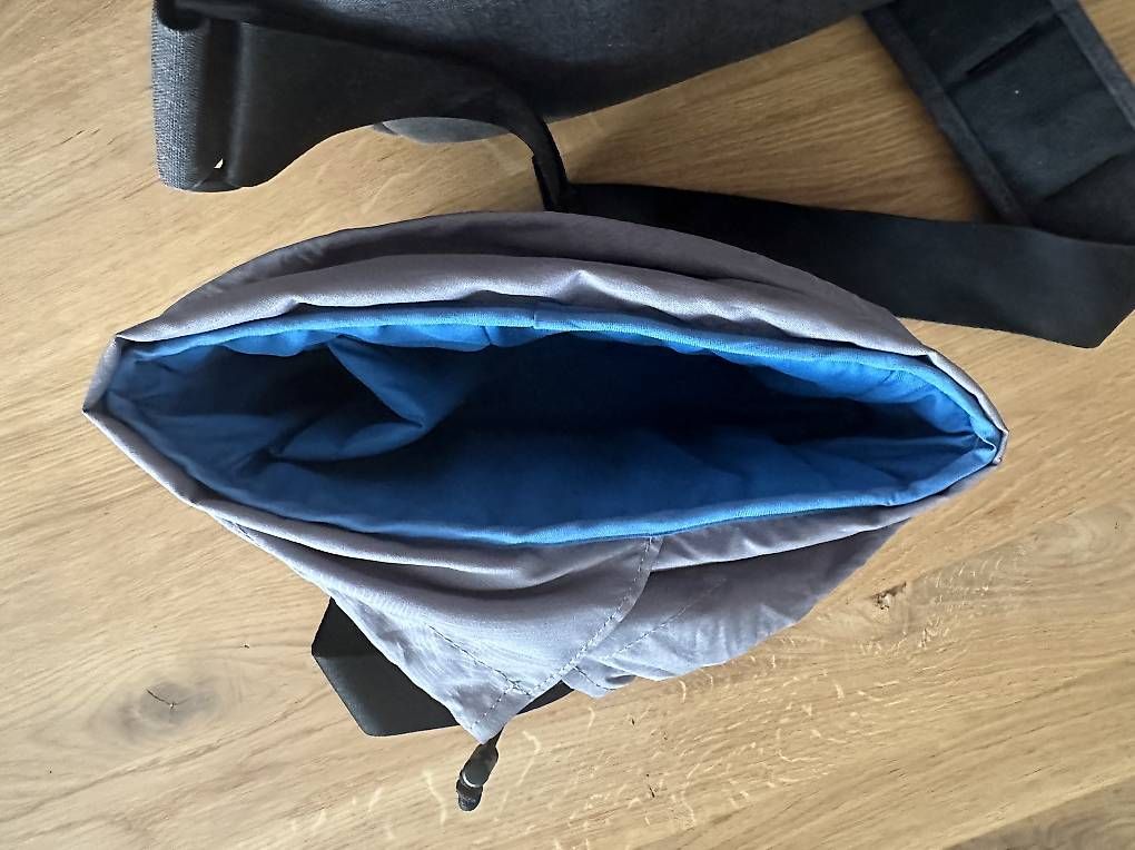 Borse: Sac à appareil photo ou caméra  – Usato da Carouge GE venduto da Mfeusier 2