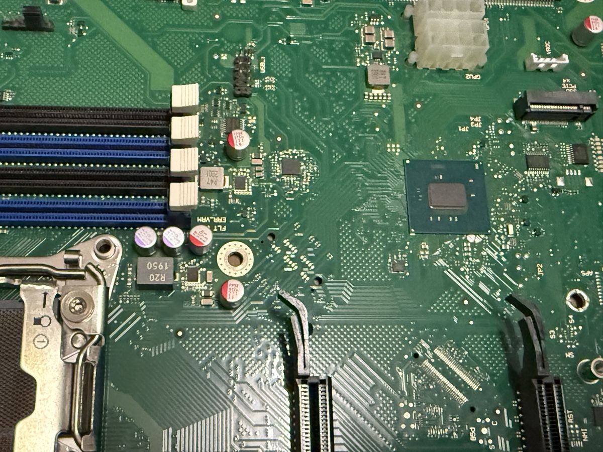 Fujitsu Cartes mère: Fujitsu Mainboard D3488-A3 mit Kuehler und  Frontpanel – D'occasion à Oensingen par aziri123 5