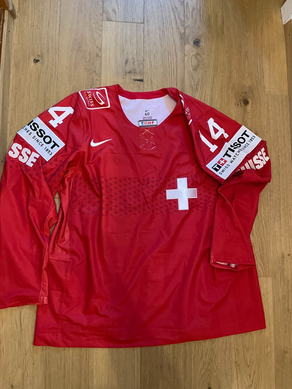 Schweizer Nati Leibchen & Hosen: Original IIHF NIKE Nati Trikot #14 – Gebraucht aus Kreuzlingen von deGriGri