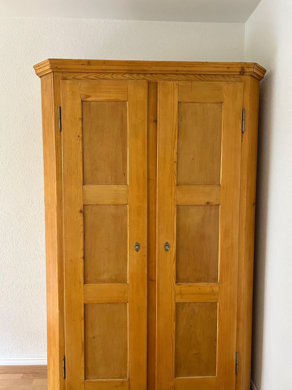 Dosen: Antiker Holzkasten Schrank – Gebraucht aus Zürich von nin_lisan97