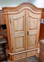 Wunderschöner massiver Holzschrank