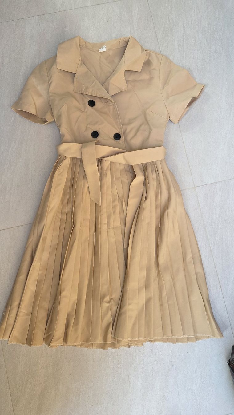 Robes et jupes: robe pour fille  – D'occasion à Fontainemelon par ale_b865