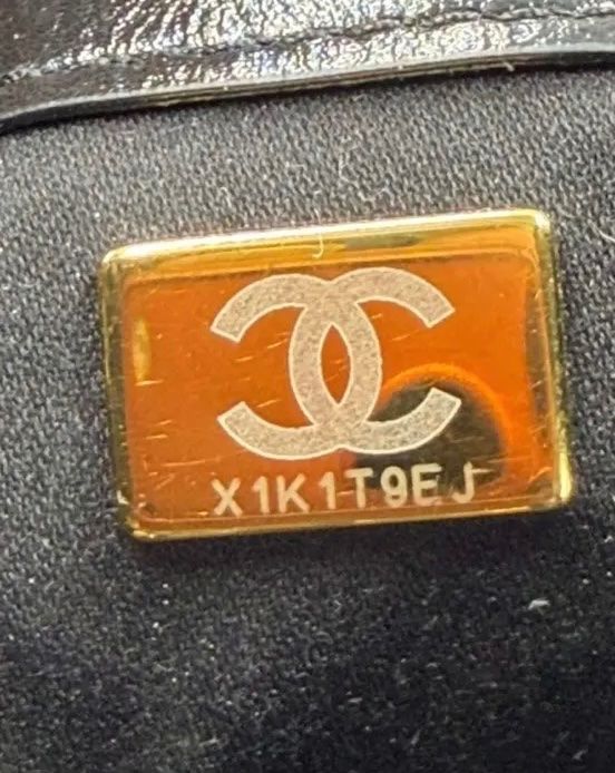 Chanel Sacs femmes: Chanel 25 Small, schwarz – D'occasion à Triesen par atos87 9
