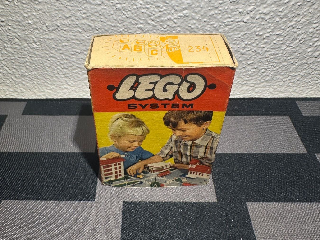 Lego Kit di costruzioni: Lego System 234 1x1 Bricks with Letters Vintage / EOL / RAR – Usato da Kappel SO venduto da MyFunBox
