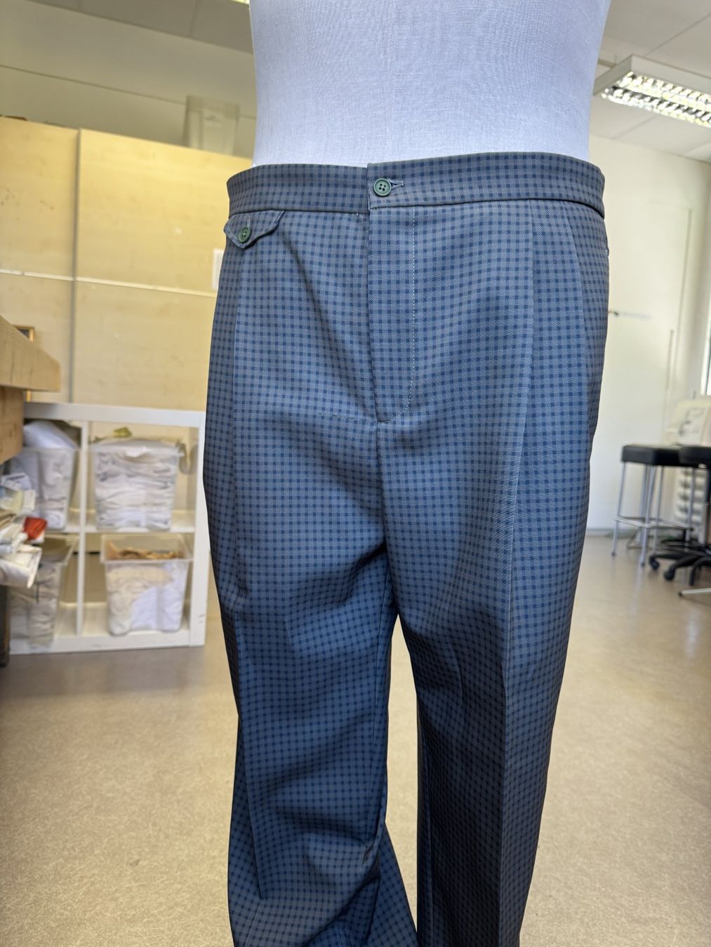 Pantaloni: Karierte Anzugshose, neuwertig – Usato da Thun venduto da Thunerseespiele_FBM 1