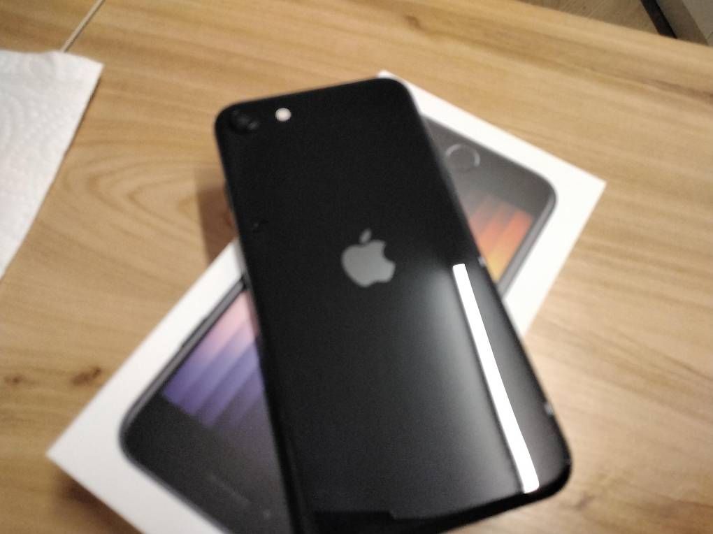 Apple Portables: I Phone SE Midnight 64 GB Model A2783 – D'occasion à Chur par Fein-Geist 2