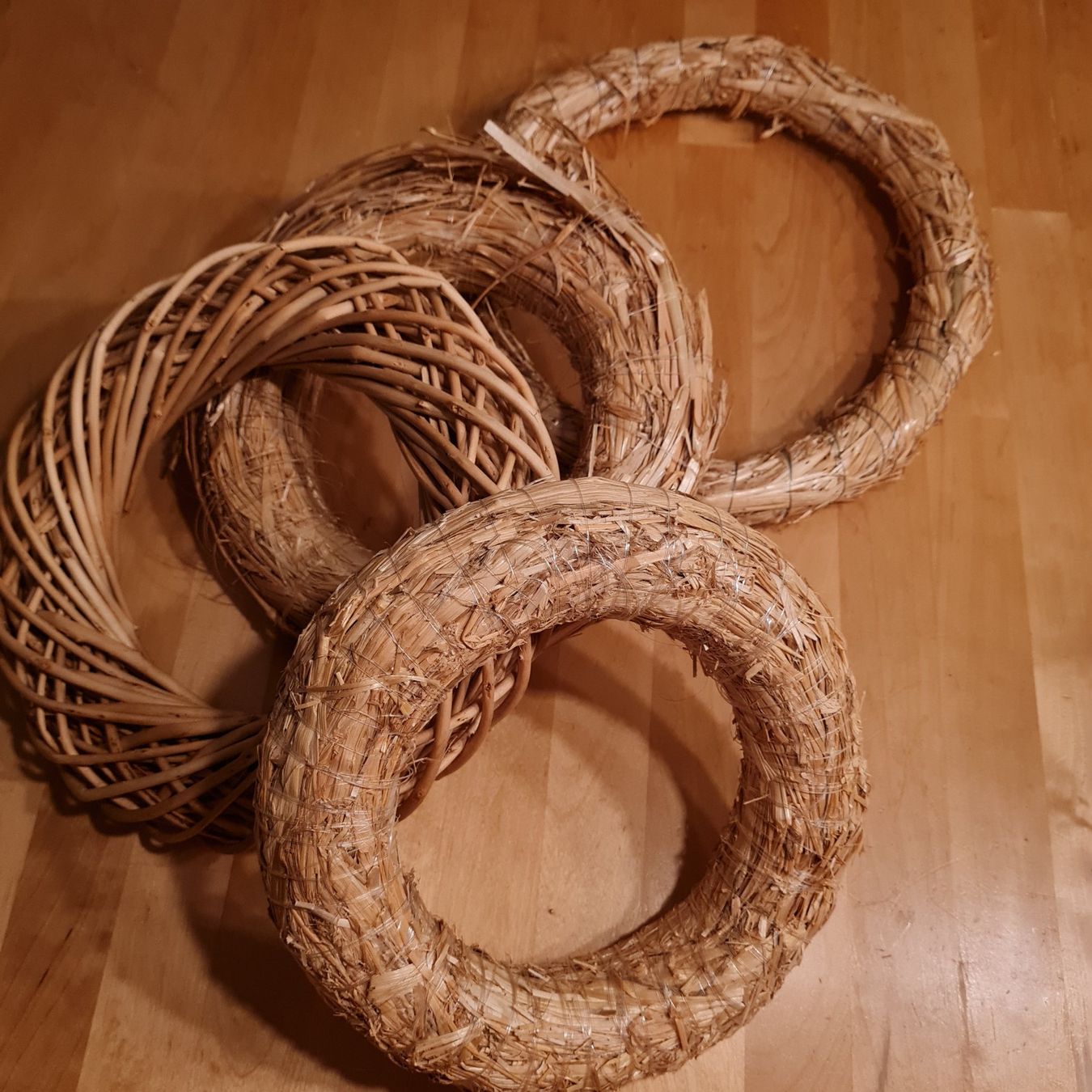 Tutte le decorazioni: 4er Adventskränze roh – Usato da Thierachern venduto da Staecketoeri