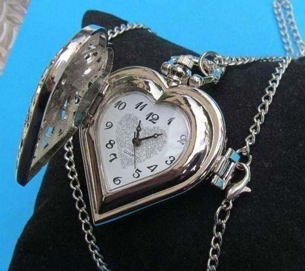 Catenine: Kette mit Uhr Herzform silbrig mit Deckel – Nuovo e nell'imballaggio originale da St. Margarethen TG venduto da ursk10 2