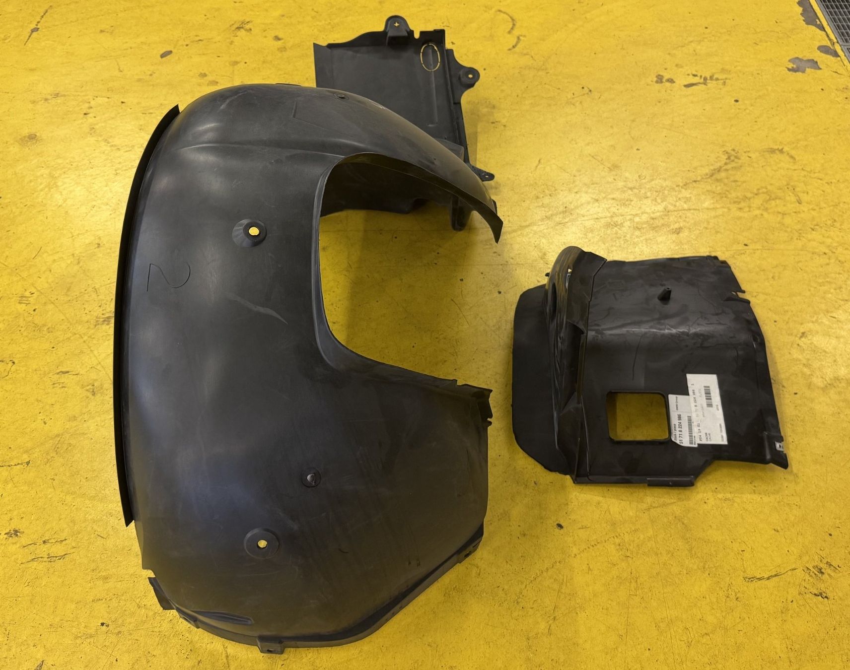 BMW Tutti pezzi di ricambio auto: BMW série 3 E46 passage de roue intérieur droit – Nuovo (secondo la descrizione) da Satigny venduto da rfo59 2
