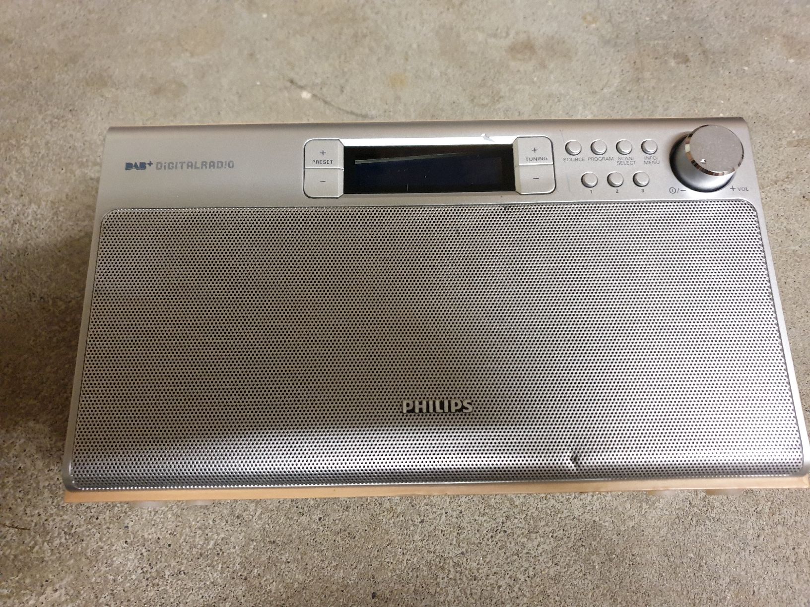 Philips Radio: Philips DAB+ Digitalradio mit Holzapplikation und Tragegriff – Difettoso da Ittigen venduto da Ziok187