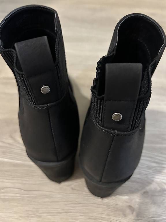 Scarpe da donna: Boots – Usato da Schwerzenbach venduto da nic_zt5r 2