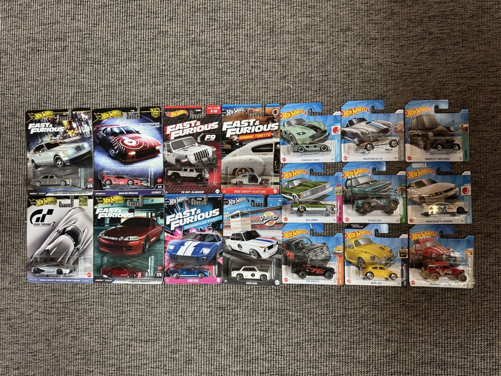 Lot De 30 Miniatures Hot Wheels 1/64 - Neuves - Collection Ou Jeu