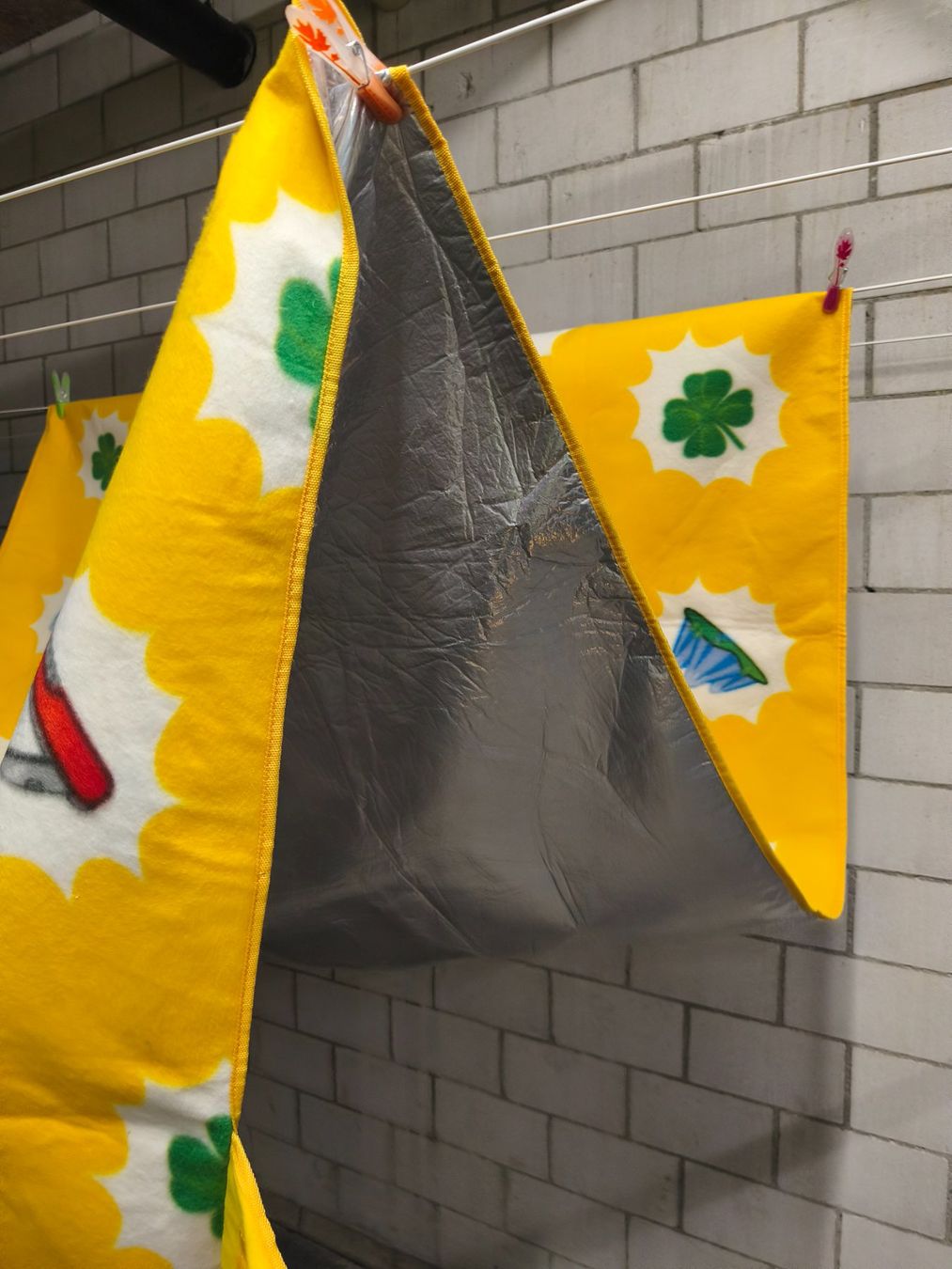 Coop Coperte: Emoji Picknick-Decke gelb/ farbig – Usato da Uster venduto da zebralino 2