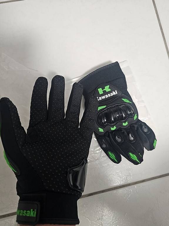 Guanti & manicotti: Kawasaki Motorrad Handschuhe – Usato da Uster venduto da Vladko91 1