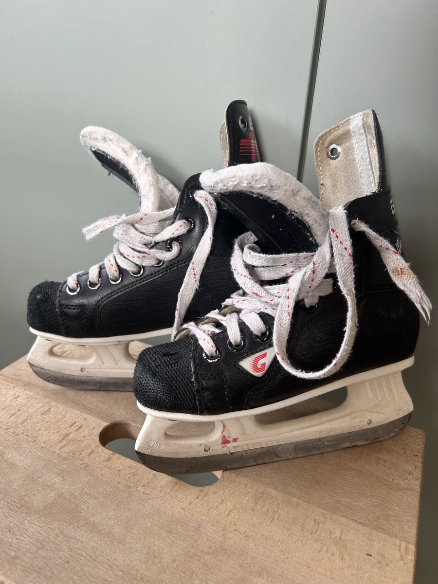 Pattini da ghiaccio: Patins à glace/ Schlittschuhe 31 – Usato da Corgémont venduto da Oli_89
