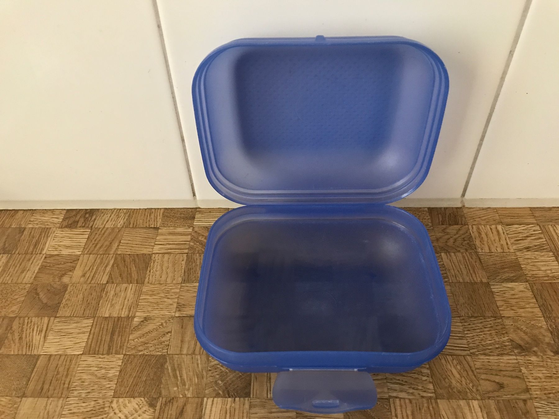 Tupperware Contenitori & Simili: Tupperware Znüniböxli – Usato da Birmensdorf ZH venduto da Hilhan 1