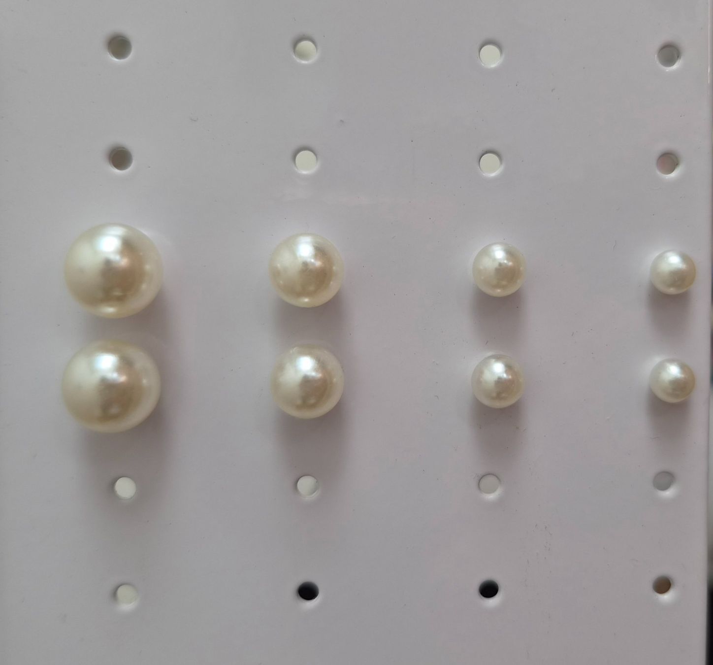 Orecchini pendenti & Orecchini a lobo: Ohrringe Ohrstecker Perlen Weiss 4er Set – Nuovo e nell'imballaggio originale da Thalwil venduto da Seesteine 1
