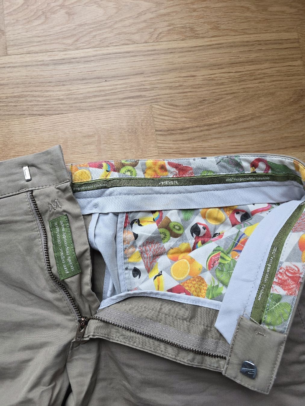 Pantaloni: Graue Shorts M – Usato da Zürich venduto da ceviname 2
