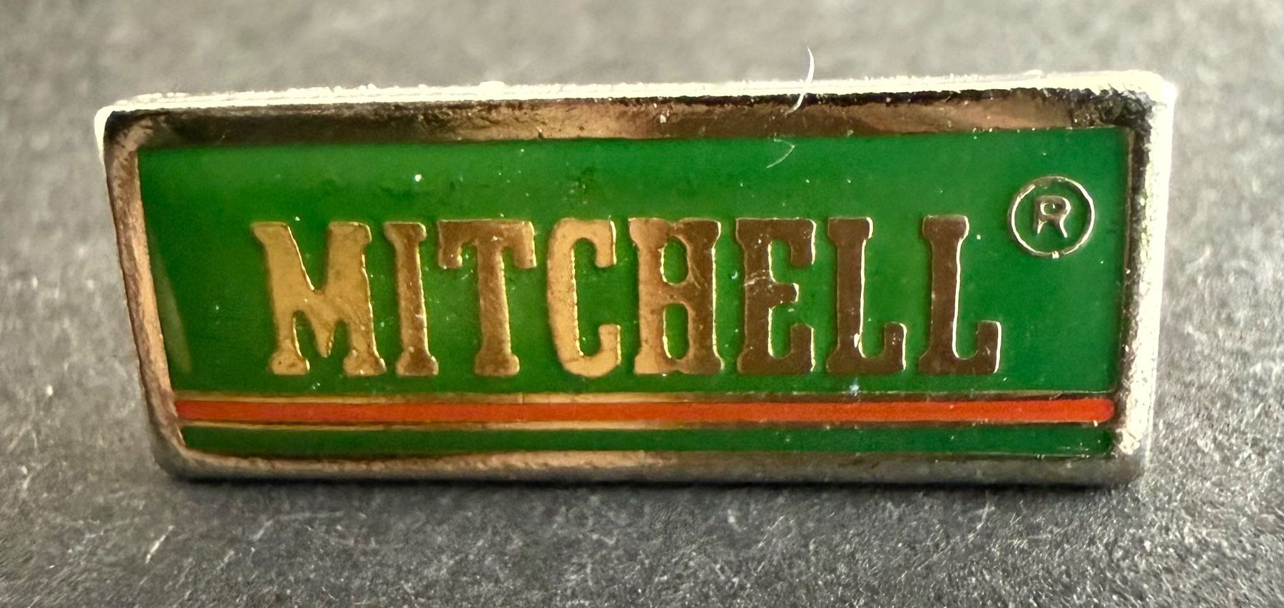 Plaketten & Abzeichen: Pin’s MITCHELL rectangulaire logo vert doré – Gebraucht aus Fleurier von jea_j77g