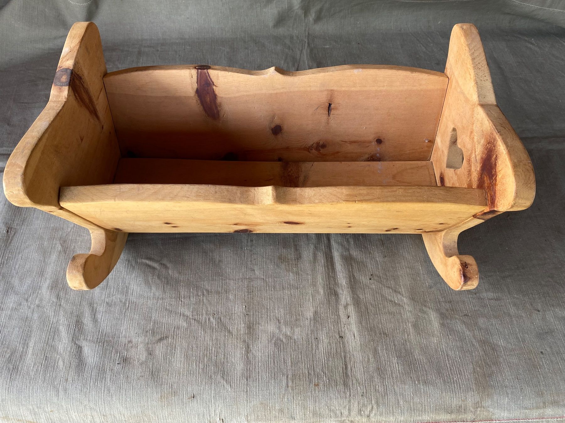 Campanacci mucche: antike Puppenwiege aus Holz – Usato da Feldbach venduto da Olive1