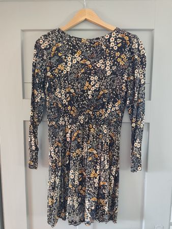 Damen Kleid mit Blumenmuster schwarz langarm guter Zustand