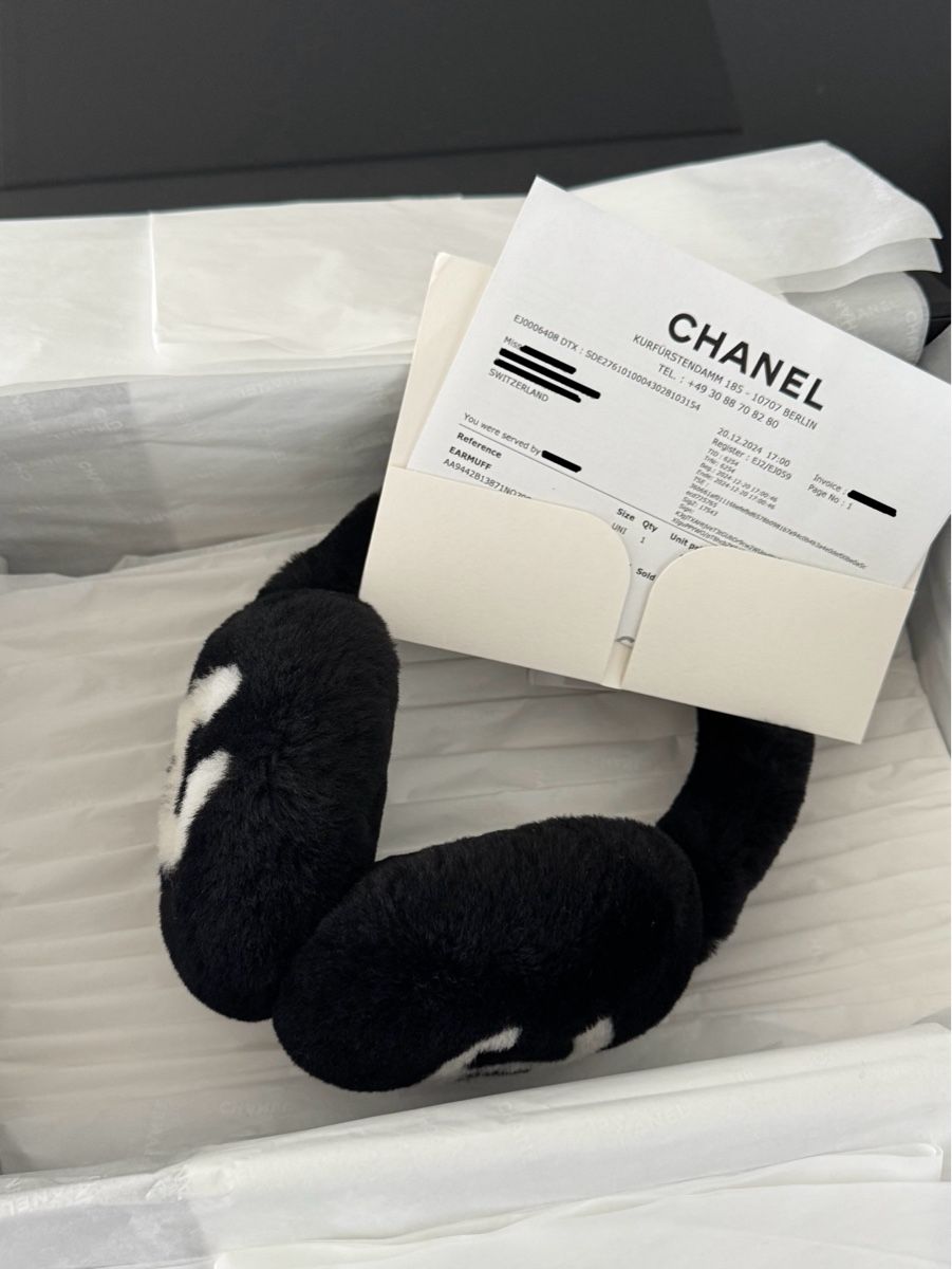 Chanel Copricapi, berretti & cappellini: Chanel Earmuffs CC black ivory NEW – Nuovo e nell'imballaggio originale da Wädenswil venduto da Isa_belle28 4