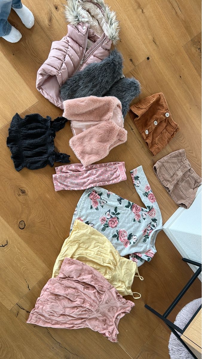 Lotti & Set di vestiti: Kleiderpacket 98/104/116 – Usato da Rothrist venduto da Nadjane