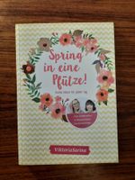 Spring in eine Pfütze von Viktoria Sarina