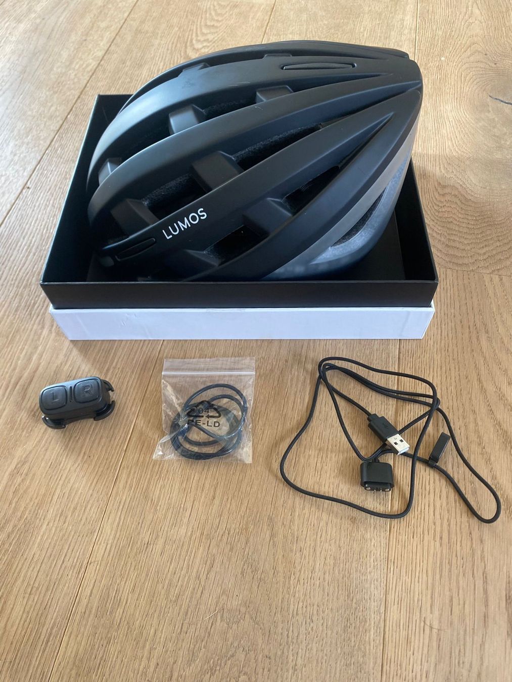 Caschi: Lumos Fahrradhelm mit Licht – Usato da Wangen an der Aare venduto da pat_2p5v