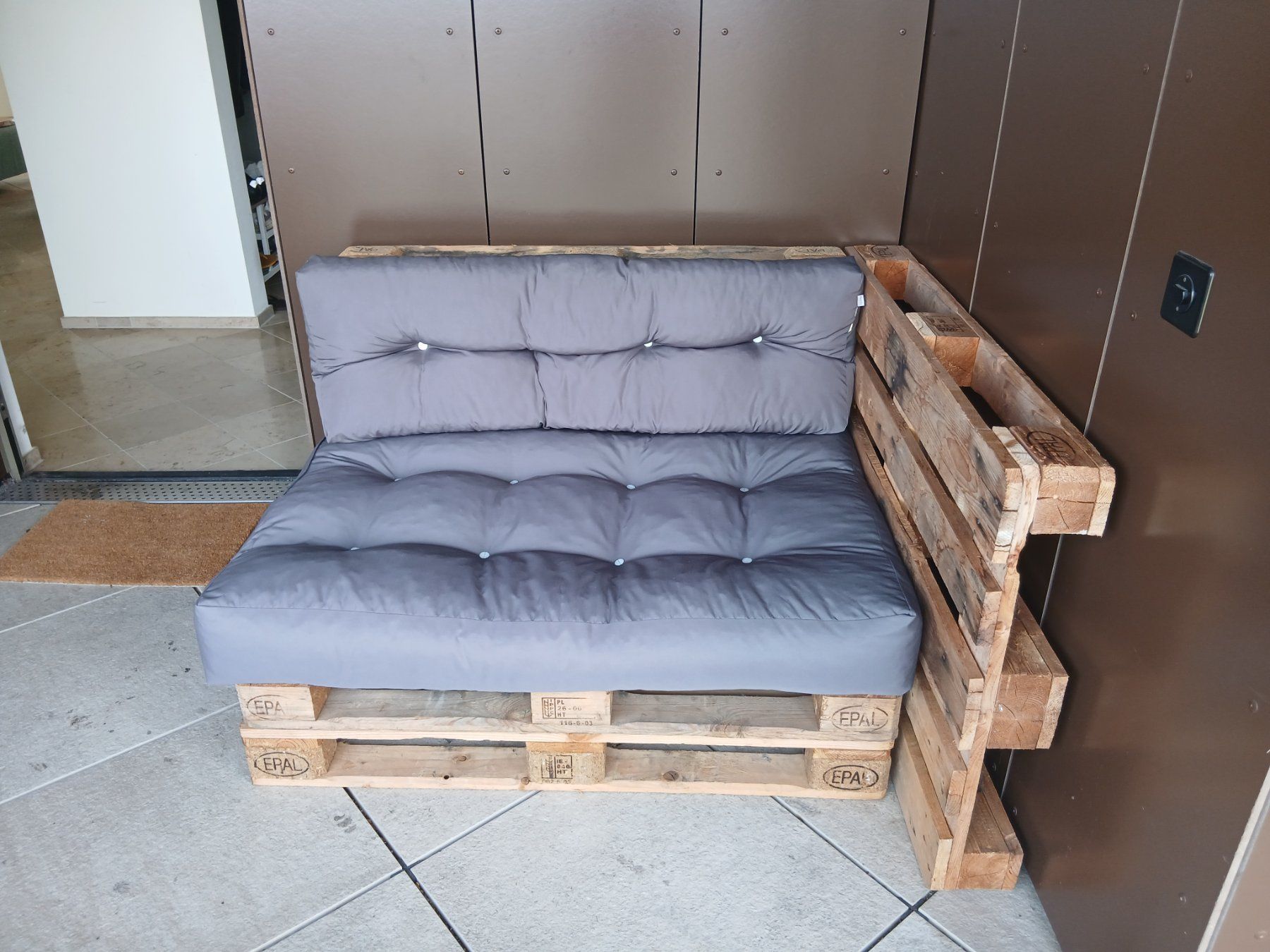 Sofas: Palettencouch – Gebraucht aus Zürich von jak_98vp 1