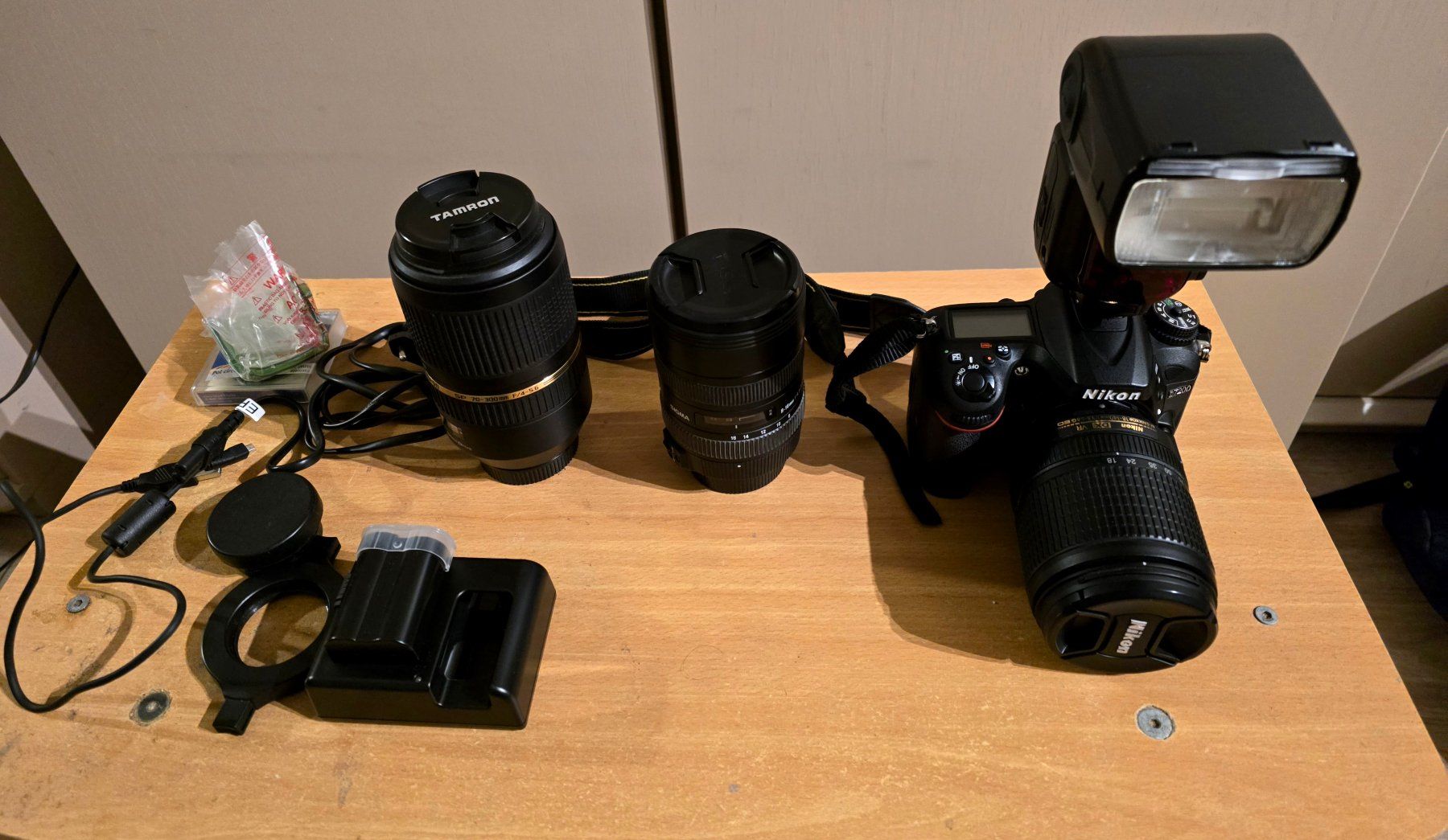 Nikon Fotocamera: Nikon D7200 plus accessoires – Usato da Lenzerheide/Lai venduto da theholyguy