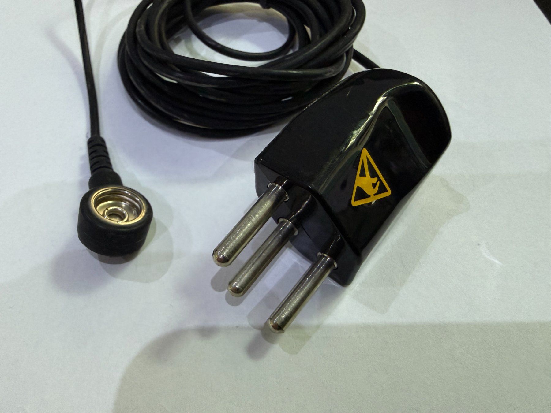 Cavi: ESD Ableit-Verbindungskabel, 3m, 10mm DK, CH-Stecker – Usato da Unterengstringen venduto da Tnovus 1