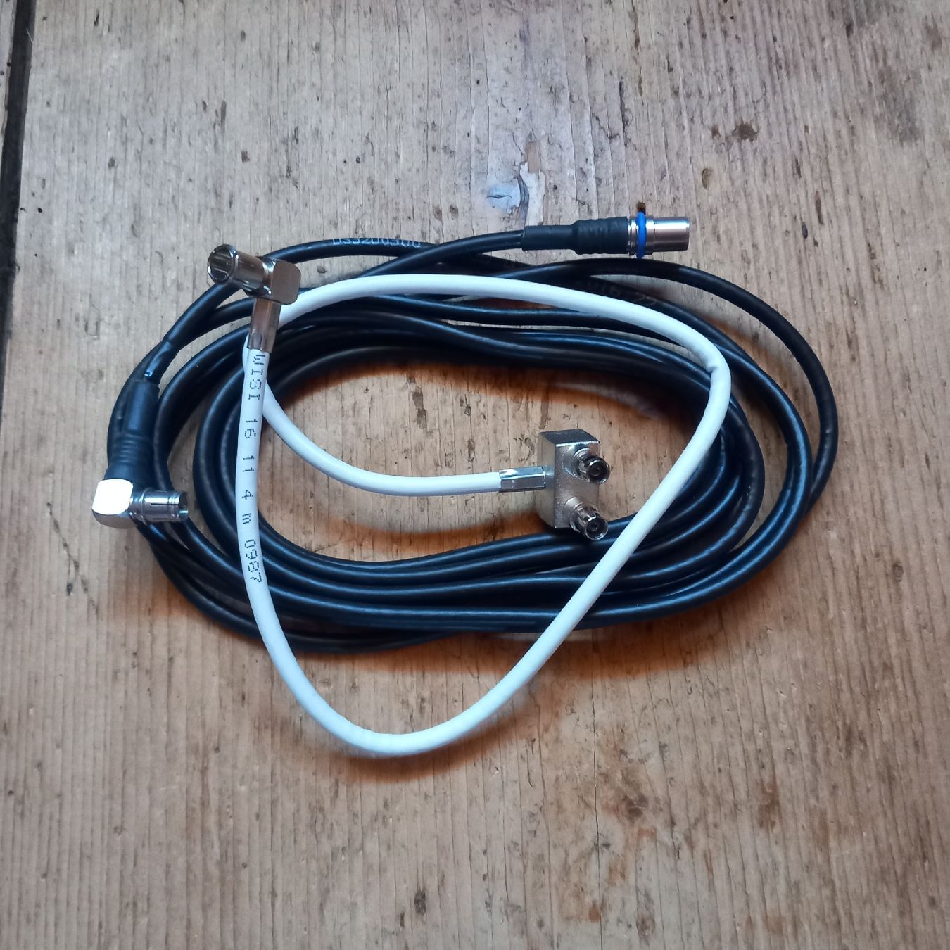 Technique de radiocom: Antennenkabel 2er Verteiler  – D'occasion à Ebnat-Kappel par blazzi
