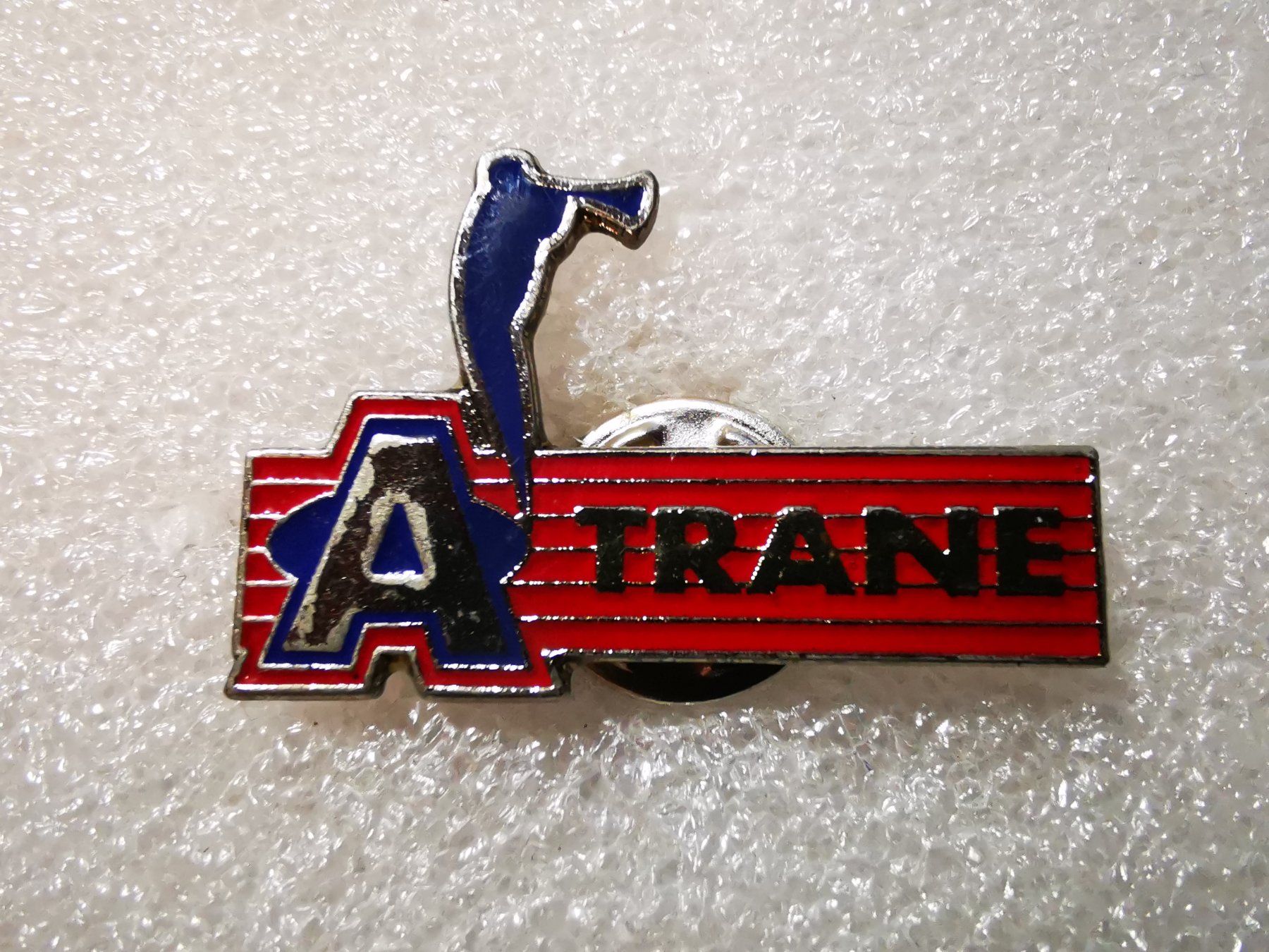 Placchette & Badge: Ansteckpin 5: A Trane – Usato da Oppligen venduto da Pin-Fall-Shop